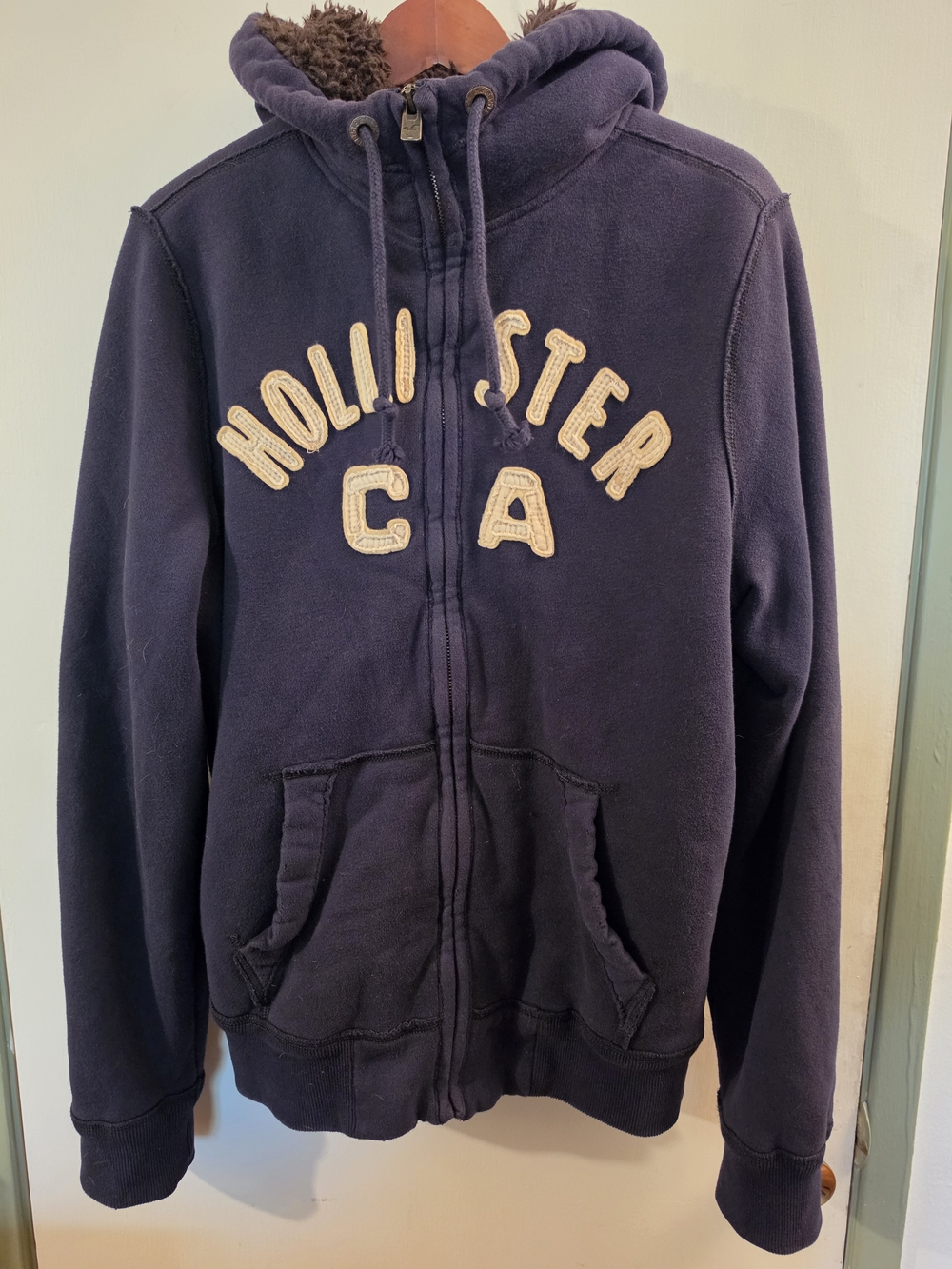 Vtg. Y2K Hollister Men's Navy Hooded Zip Sweatshirt